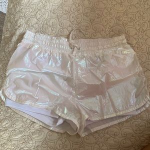Iridescent workout short